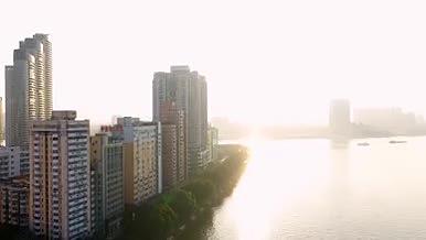 4k航拍城市江边清晨日出阳光视频的预览图
